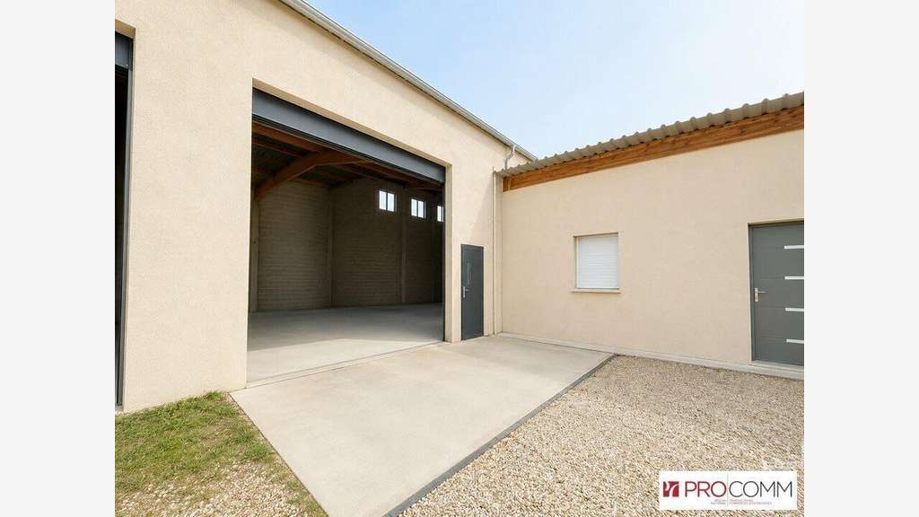 A louer local de 203m² à Puyvert ZA de la Valette