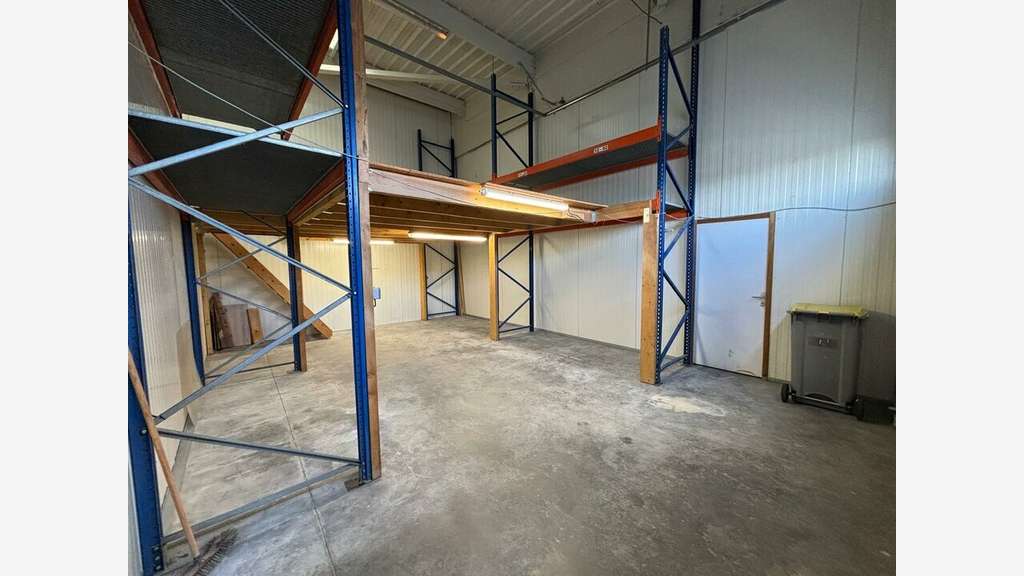 A louer local d'activité bureaux 146m² à Quessoy