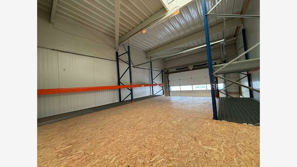 A louer local d'activité bureaux 146m² à Quessoy