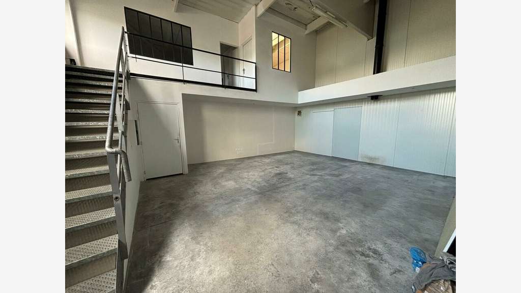A louer local d'activité bureaux 146m² à Quessoy