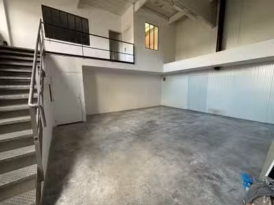 A louer local d'activité bureaux 146m² à Quessoy