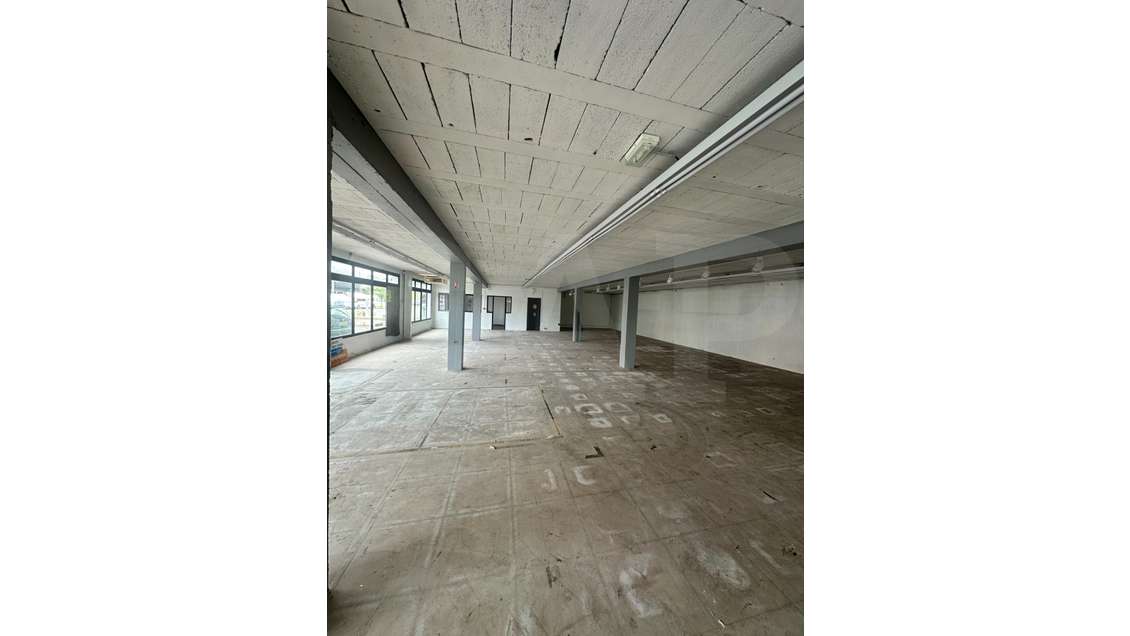 A louer local d'activité de 550m² au sol à Quévert