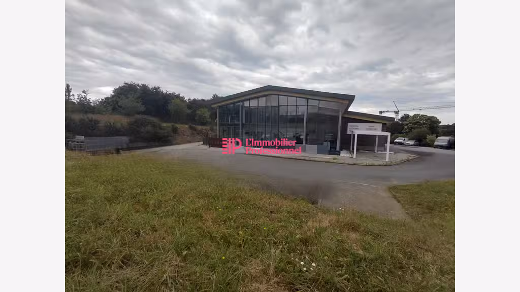 A louer local d'activité 470m² sur 5111m² Quimper