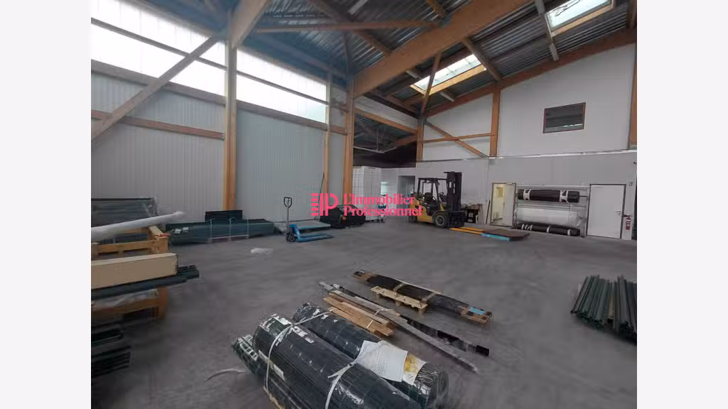 A louer local d'activité 470m² sur 5111m² Quimper