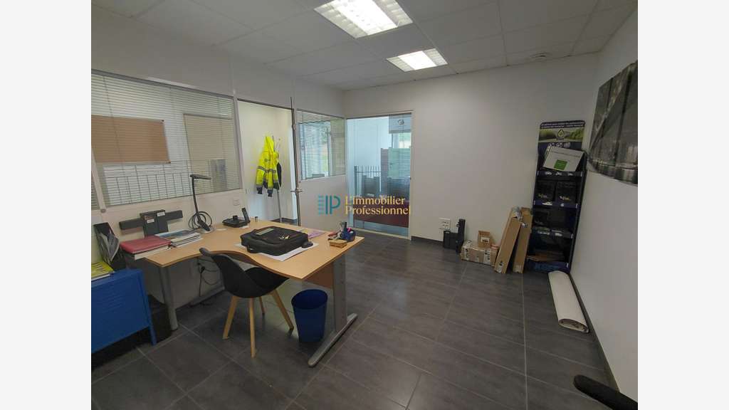 A louer local d'activité 470m² sur 5111m² Quimper