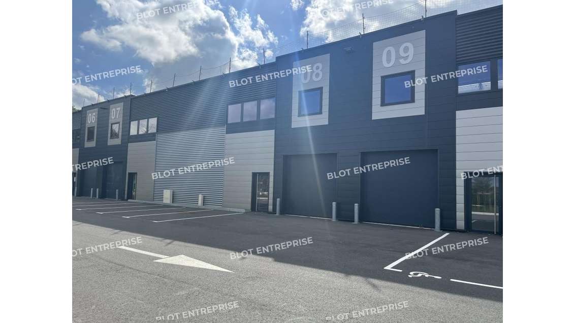 A louer locaux d'activités neufs de 159m² Quimper