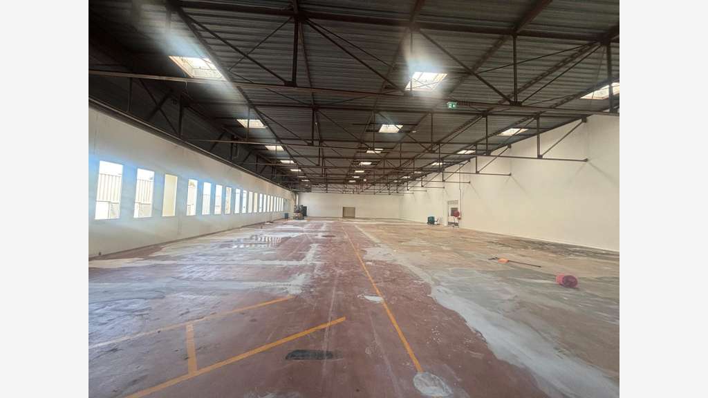 A louer local d'activité 1150m² Quimper Kernevez