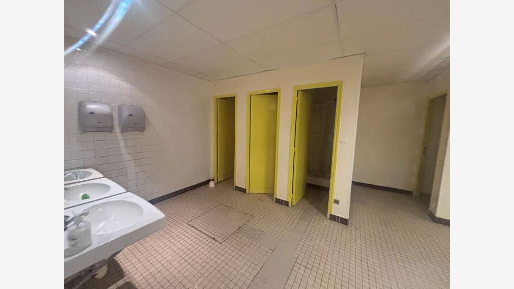 A louer local d'activité 1150m² Quimper Kernevez