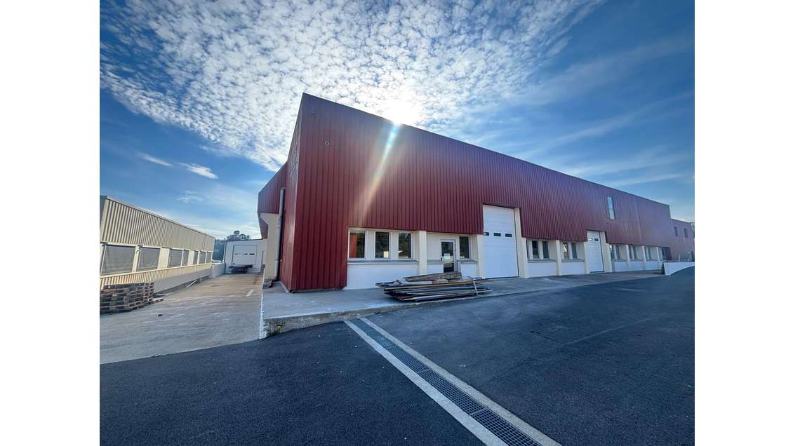 A louer local d'activité 1150m² Quimper Kernevez