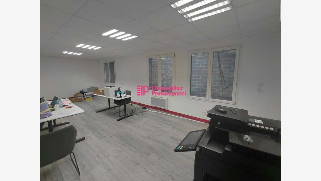 A louer local d'activité de 310m² à Quimper Cuzon