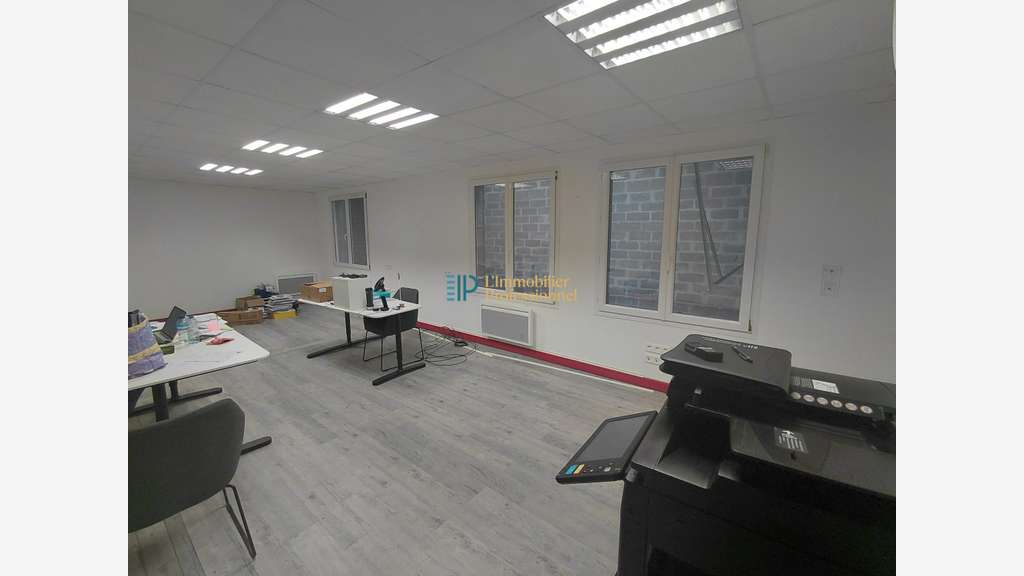 A louer local d'activité de 310m² à Quimper Cuzon