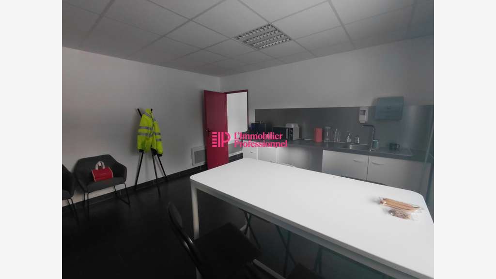 A louer local d'activité de 310m² à Quimper Cuzon