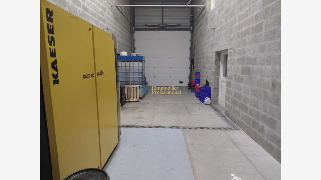 A louer local d'activité de 310m² à Quimper Cuzon