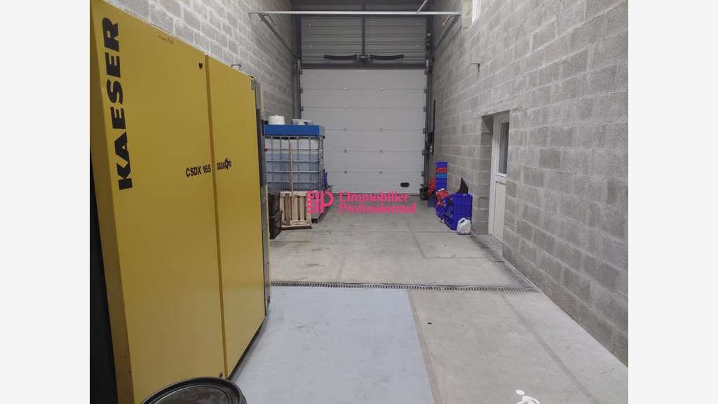A louer local d'activité de 310m² à Quimper Cuzon