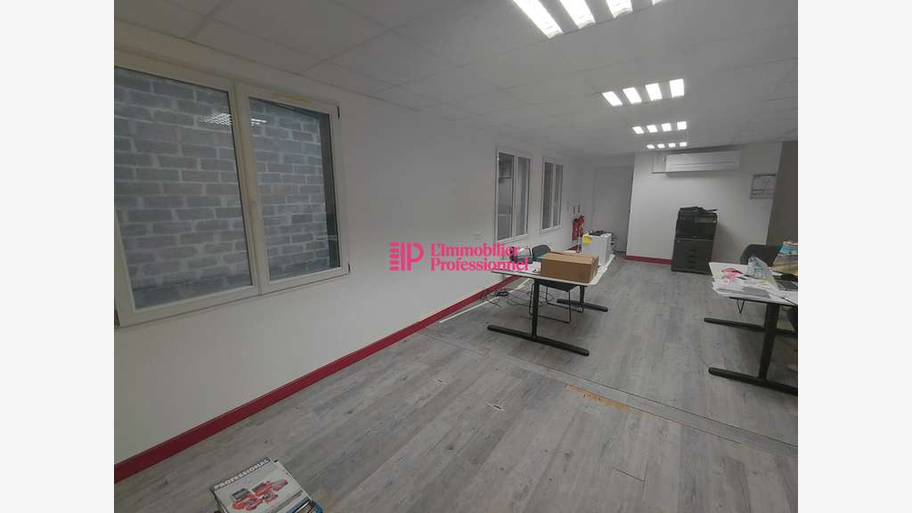 A louer local d'activité de 310m² à Quimper Cuzon