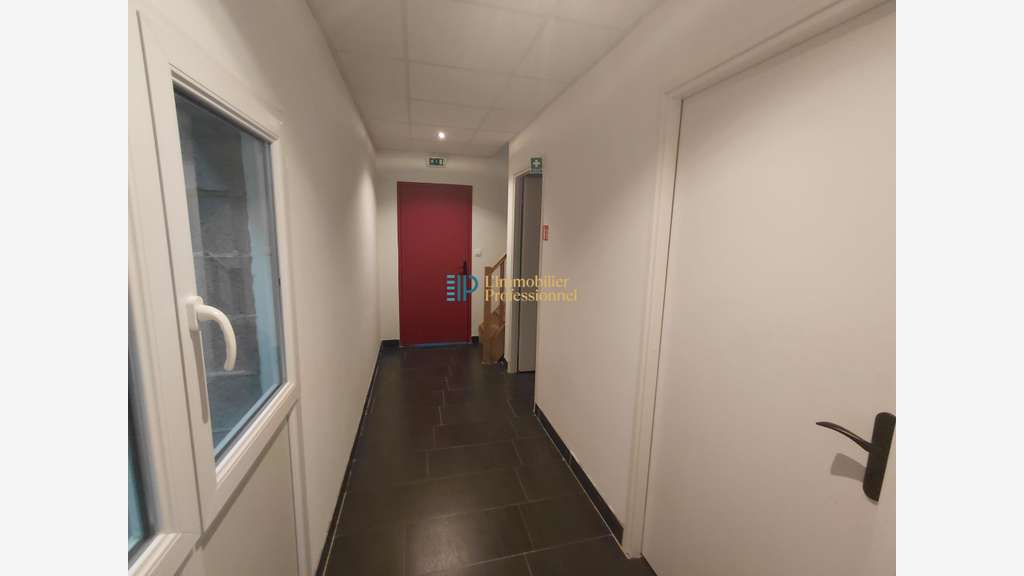 A louer local d'activité de 310m² à Quimper Cuzon