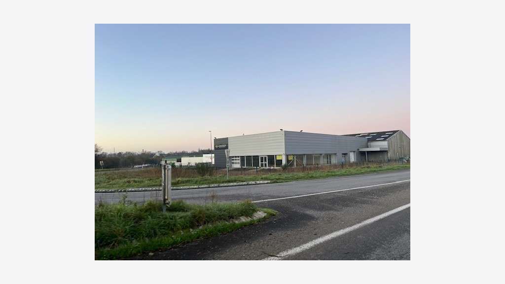 A louer local commercial 350m² à Quimper bel empl