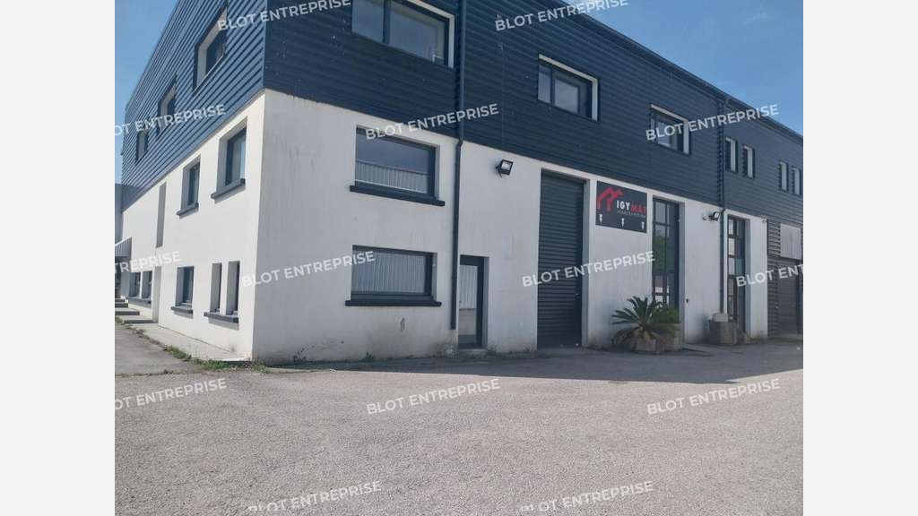 A louer locaux 650m² à Quimper route de Bénodet