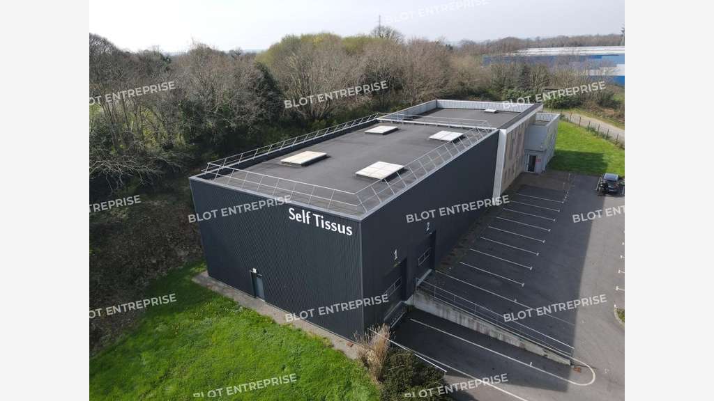 A louer local d'activités récent 876m² à Quimper