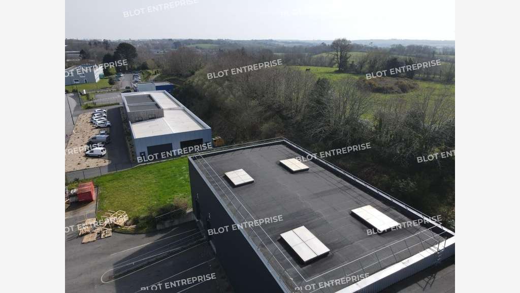 A louer local d'activités récent 876m² à Quimper