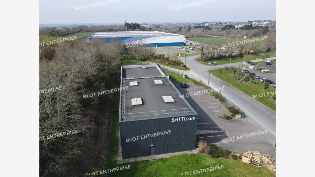 A louer local d'activités récent 876m² à Quimper
