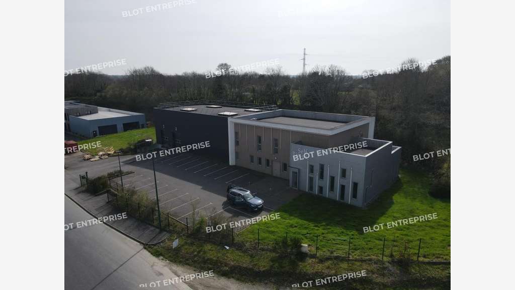 A louer local d'activités récent 876m² à Quimper