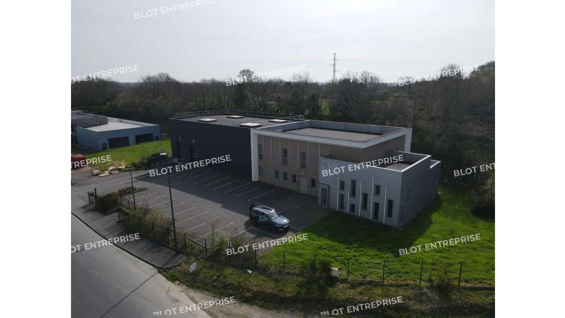 A louer local d'activités récent 876m² à Quimper