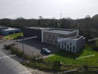 A louer local d'activités récent 876m² à Quimper