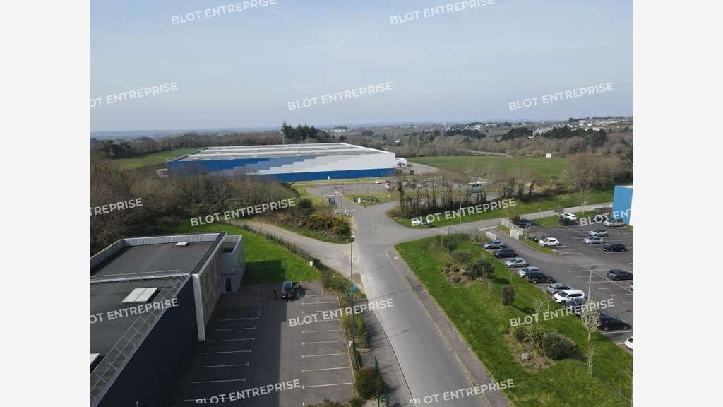 A louer local d'activités récent 876m² à Quimper