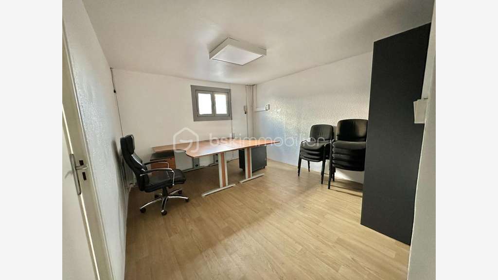 Local d'activité 520m² + extérieur 900m² à Quimper