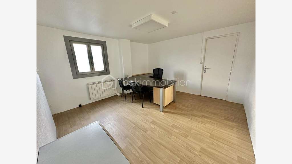Local d'activité 520m² + extérieur 900m² à Quimper