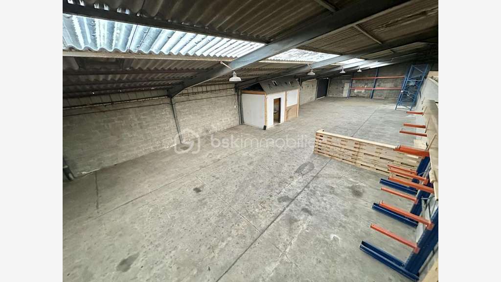 Local d'activité 520m² + extérieur 900m² à Quimper
