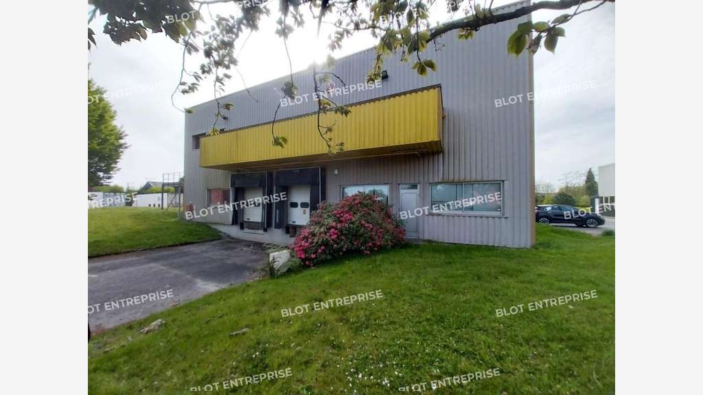 A louer locaux d'activités 1529m² Quimper Kernevez