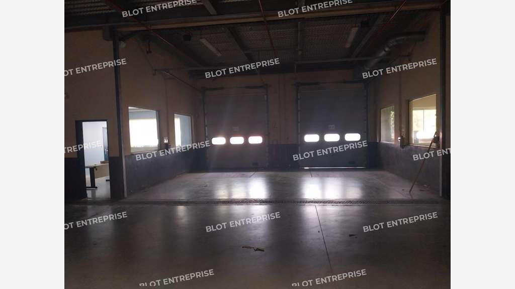 A louer locaux d'activités 1529m² Quimper Kernevez