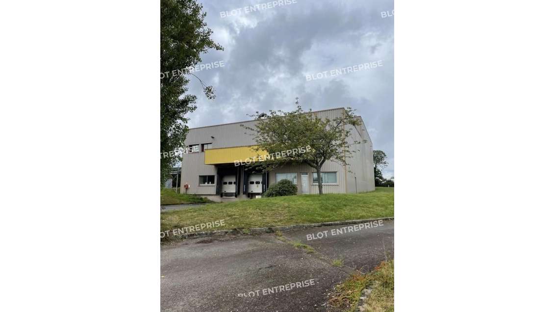 A louer locaux d'activités 1529m² Quimper Kernevez