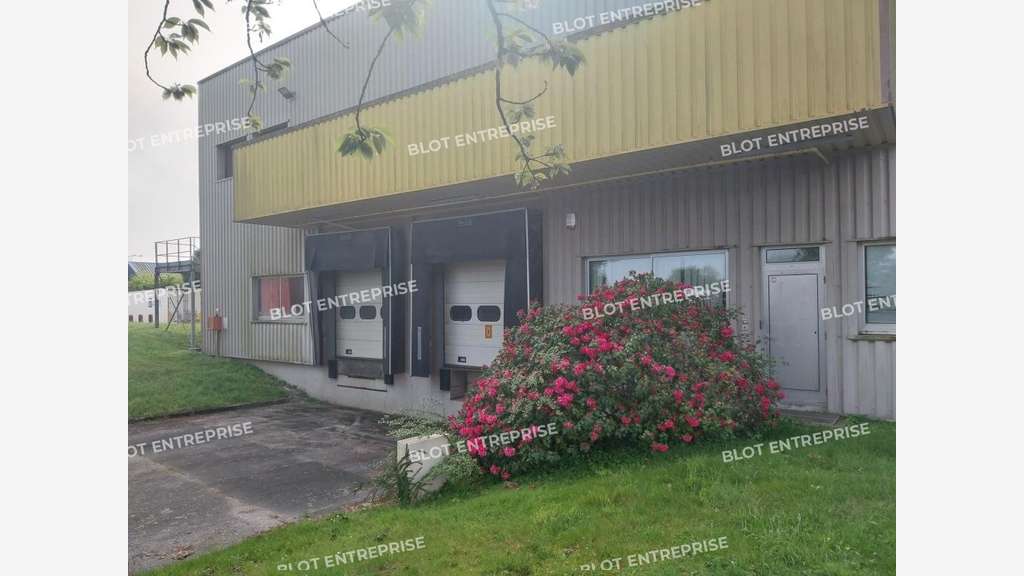 A louer locaux d'activités 1529m² Quimper Kernevez