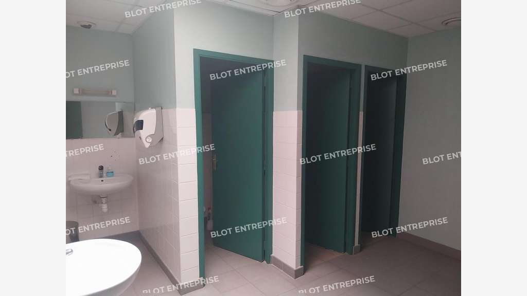 A louer locaux d'activités 1529m² Quimper Kernevez