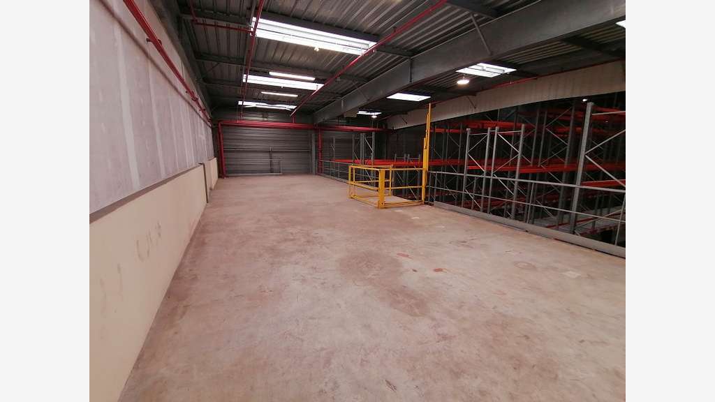 A louer bâtiment logistique de 1500m² à Quimper