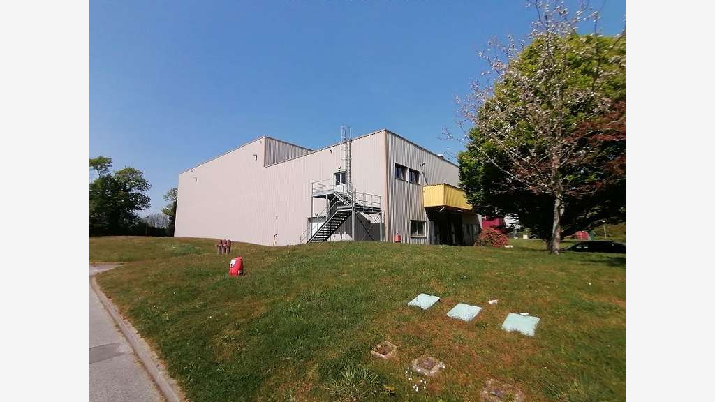 A louer bâtiment logistique de 1500m² à Quimper
