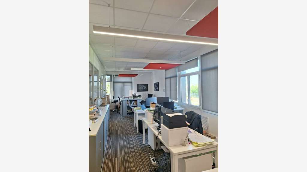 A louer local d'activité et bureaux 911m² Quimper