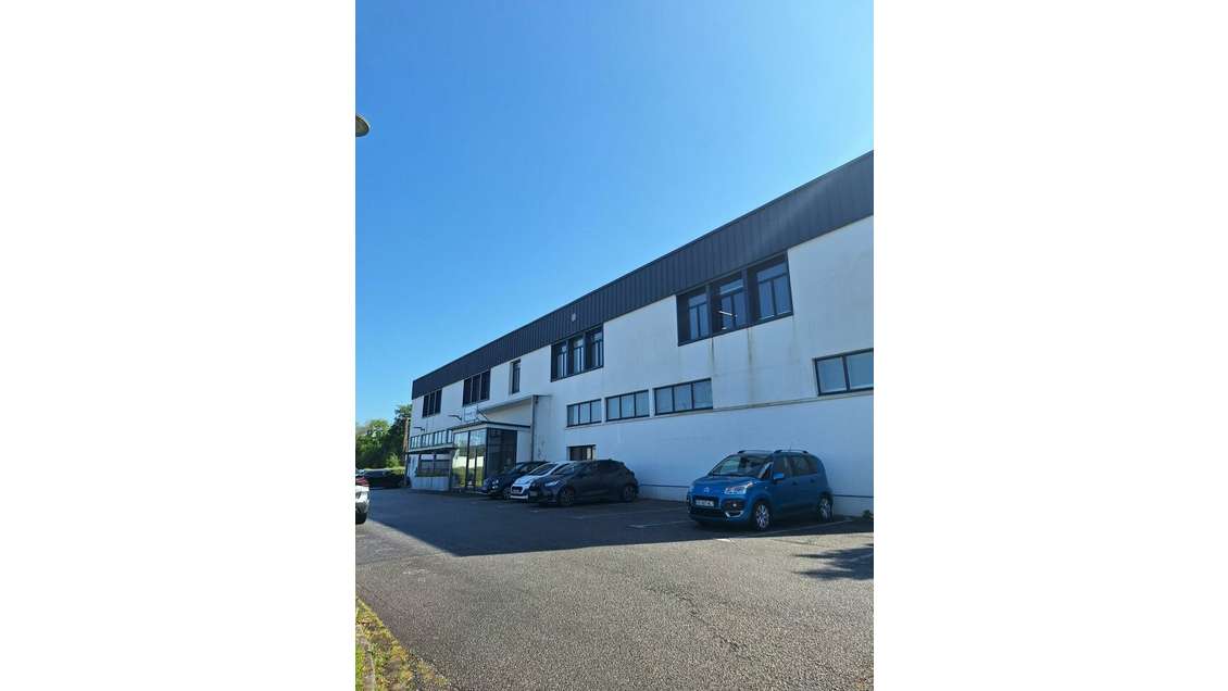 A louer local d'activité et bureaux 911m² Quimper