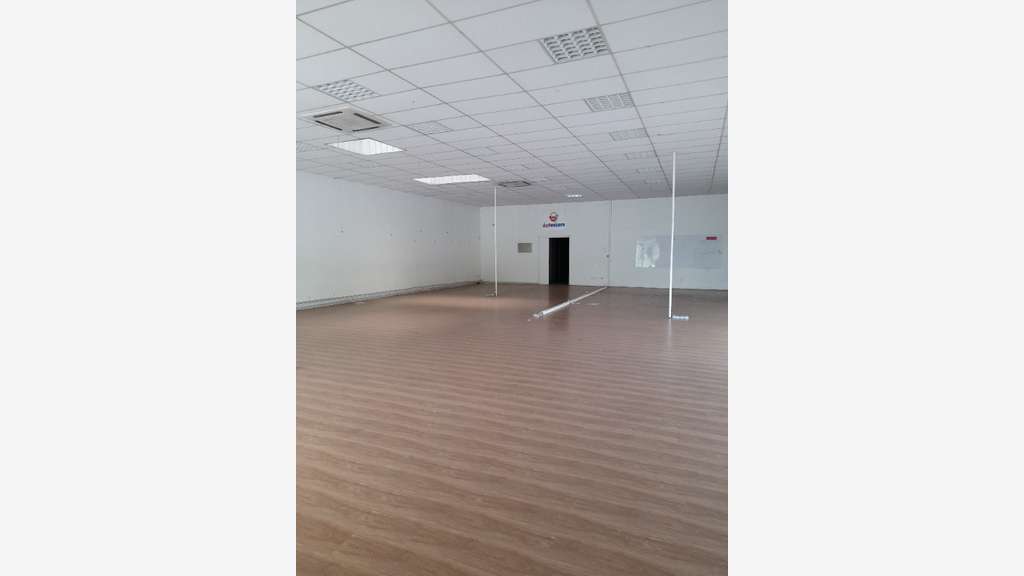 A louer magasin 287m² ZAC Gourvily à Quimper 