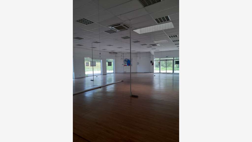 A louer magasin 287m² ZAC Gourvily à Quimper 