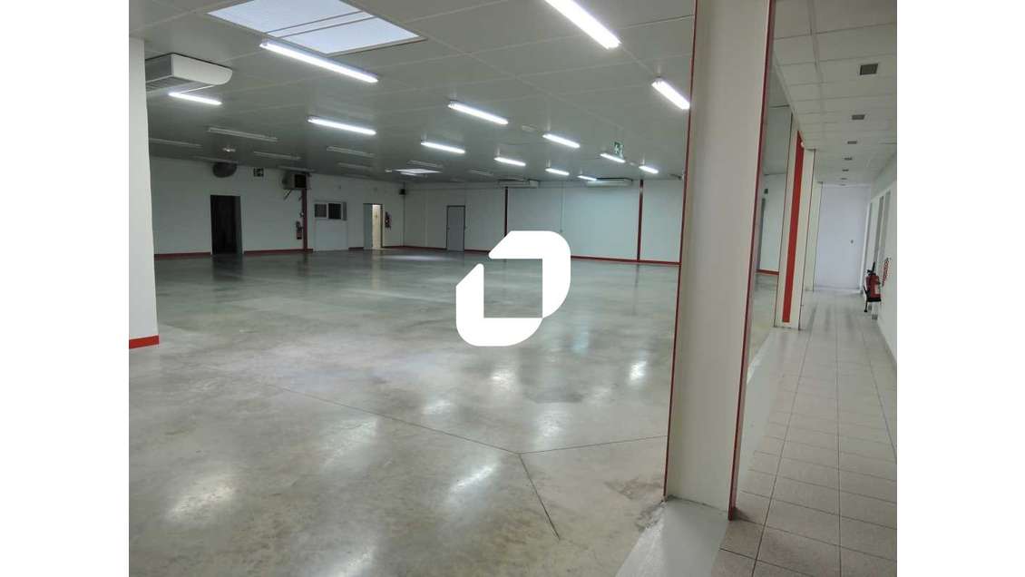 A louer Local d'activité 693m² Quincy voisins