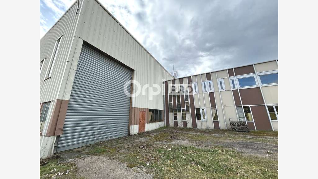 Entrepôt bureaux de 260m² à louer à Razès