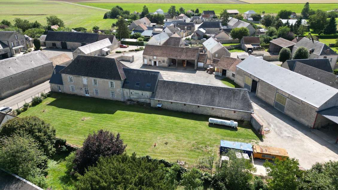 Loue local pro ancienne ferme 1415m² Reclainville