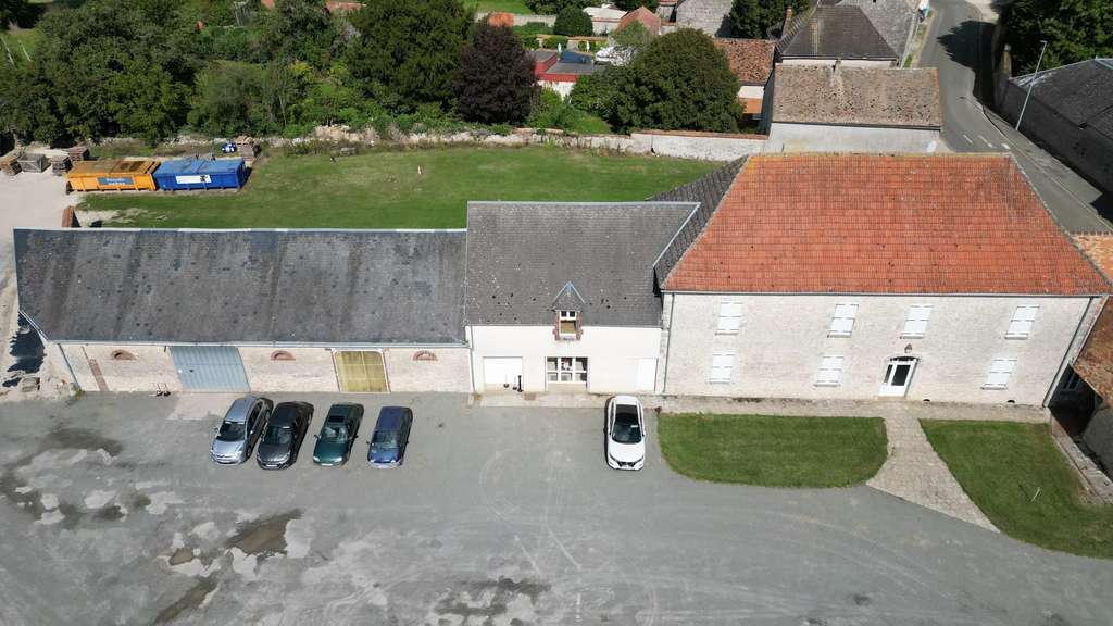Loue local pro ancienne ferme 1415m² Reclainville
