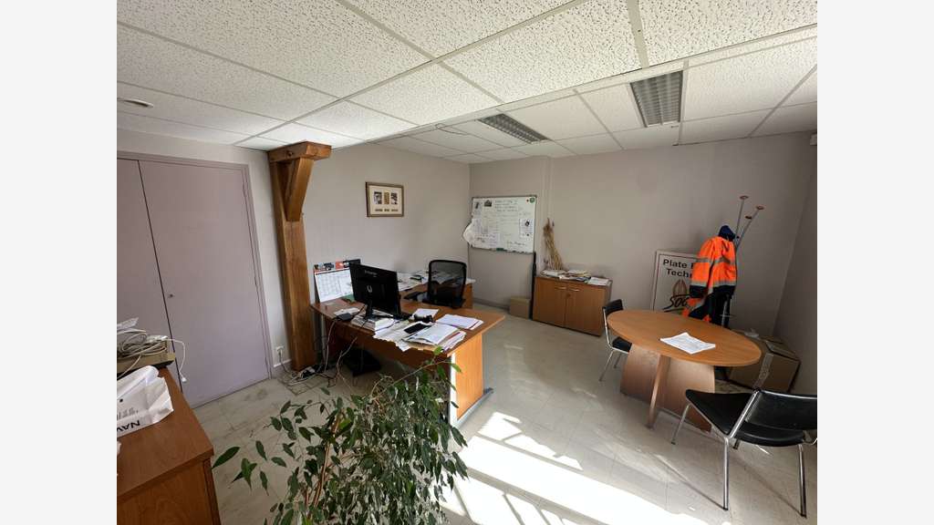 Loue local pro ancienne ferme 1415m² Reclainville