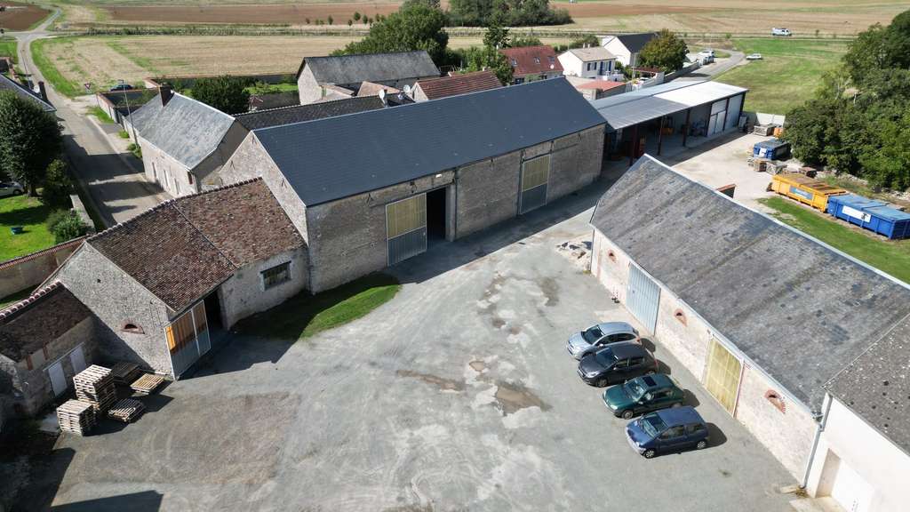 Loue local pro ancienne ferme 1415m² Reclainville