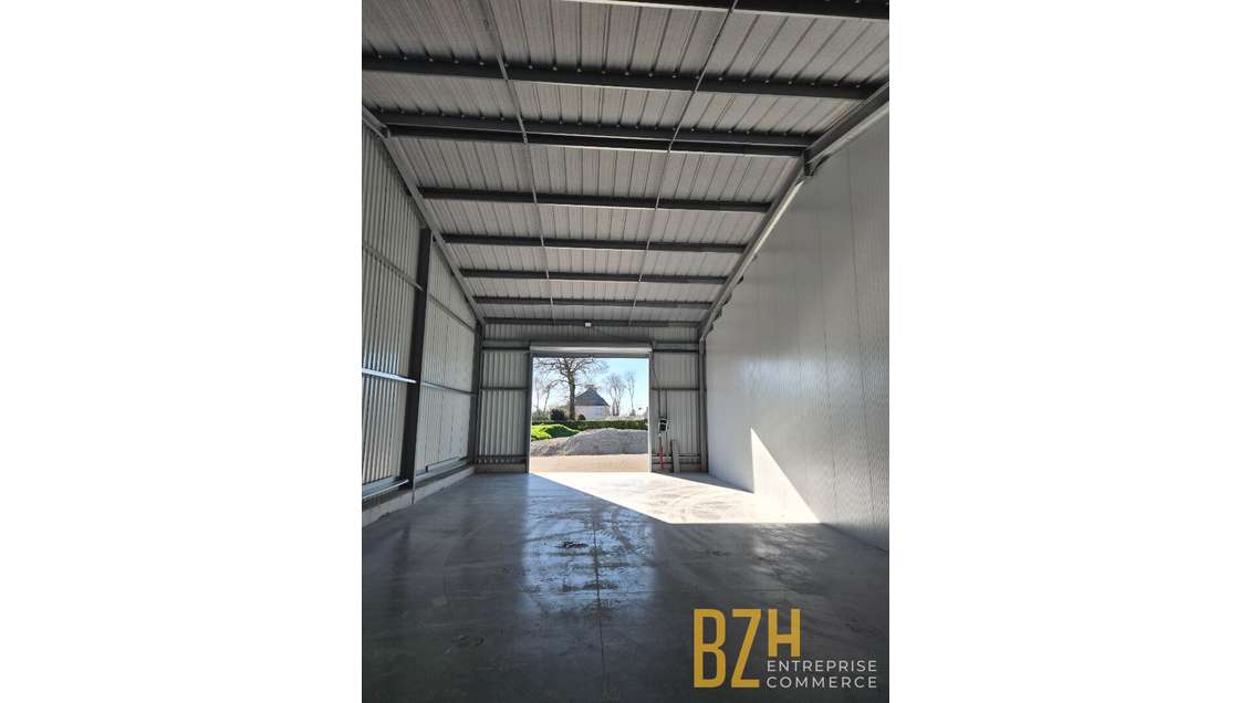 A louer local d'activité neuf 130m² à Rédené